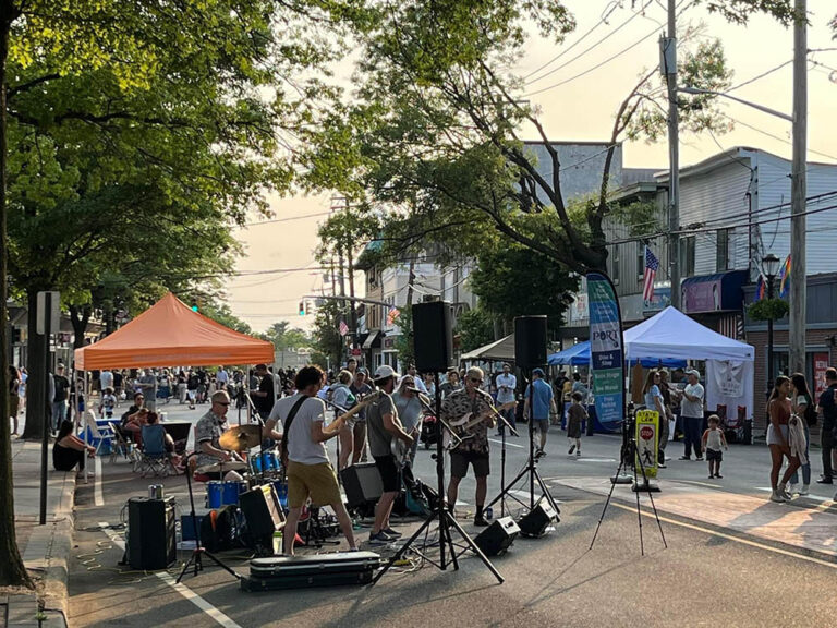 Live entertainment at Port Promenade